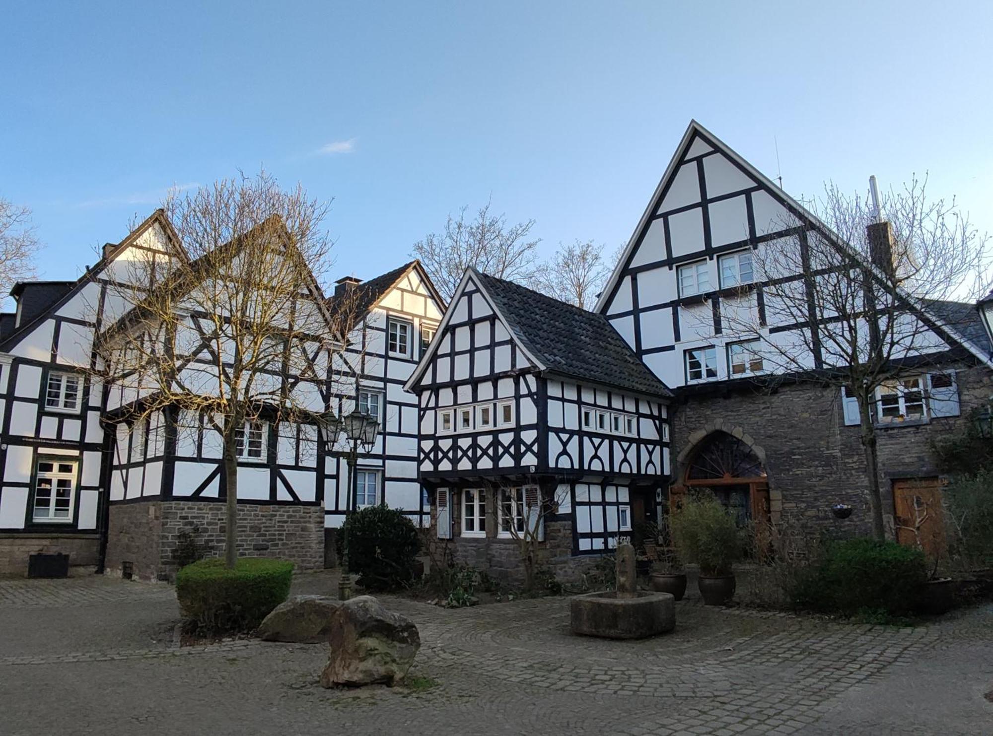 Hotel Fuenf Giebel Eck In Der Freiheit Am Ruhrtalradweg Wetter  Esterno foto